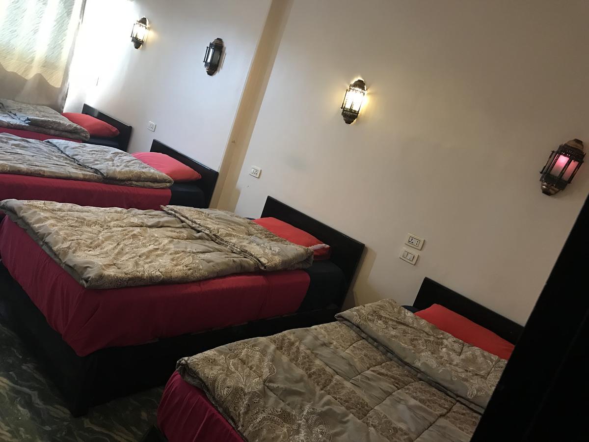 Hostel Wake Up!